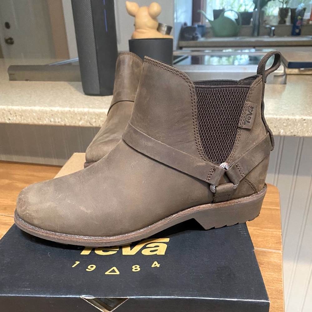 teva ellery chelsea waterproof ankle boot NEW!